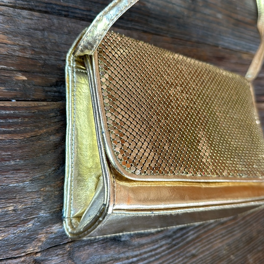 Vintage (80’s) Whitings & Davis liquid gold, leather metallic Crossbody. GVC‎ - Picture 6 of 12